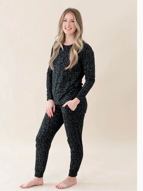 Kyte Bamboo Women's Jogger Pajama Set in Midnight Leopard